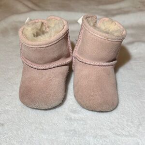 Ugg pink baby boots Velcro back fur lined size 2/3